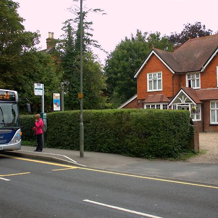 Gatwick Turret Guest House Horley Bagian luar foto