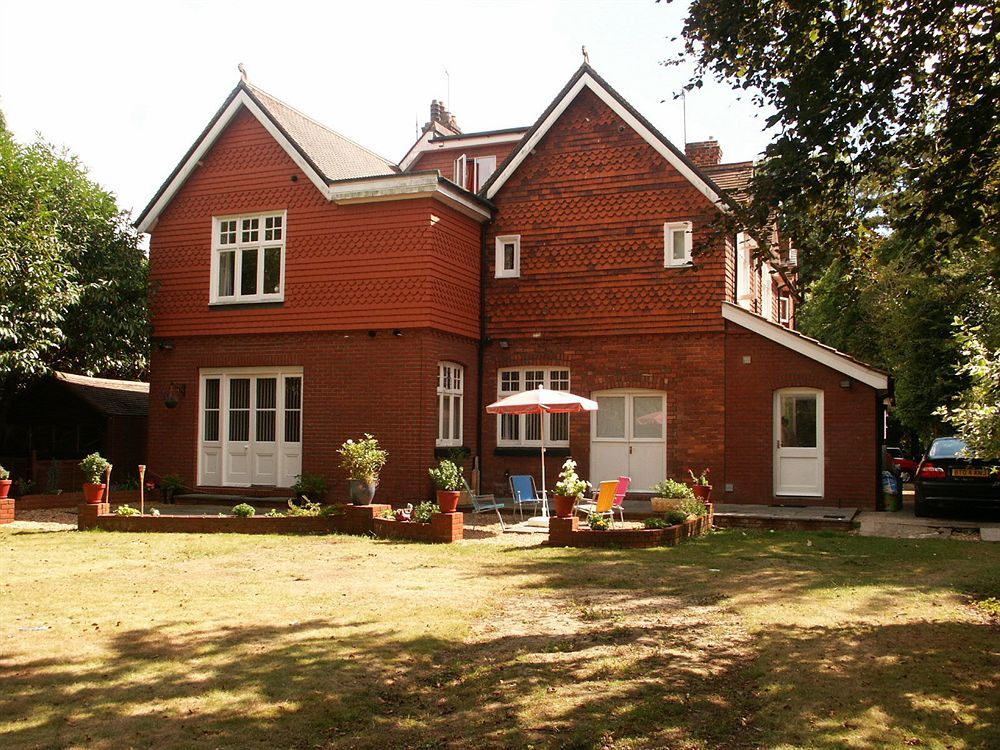 Gatwick Turret Guest House Horley Bagian luar foto