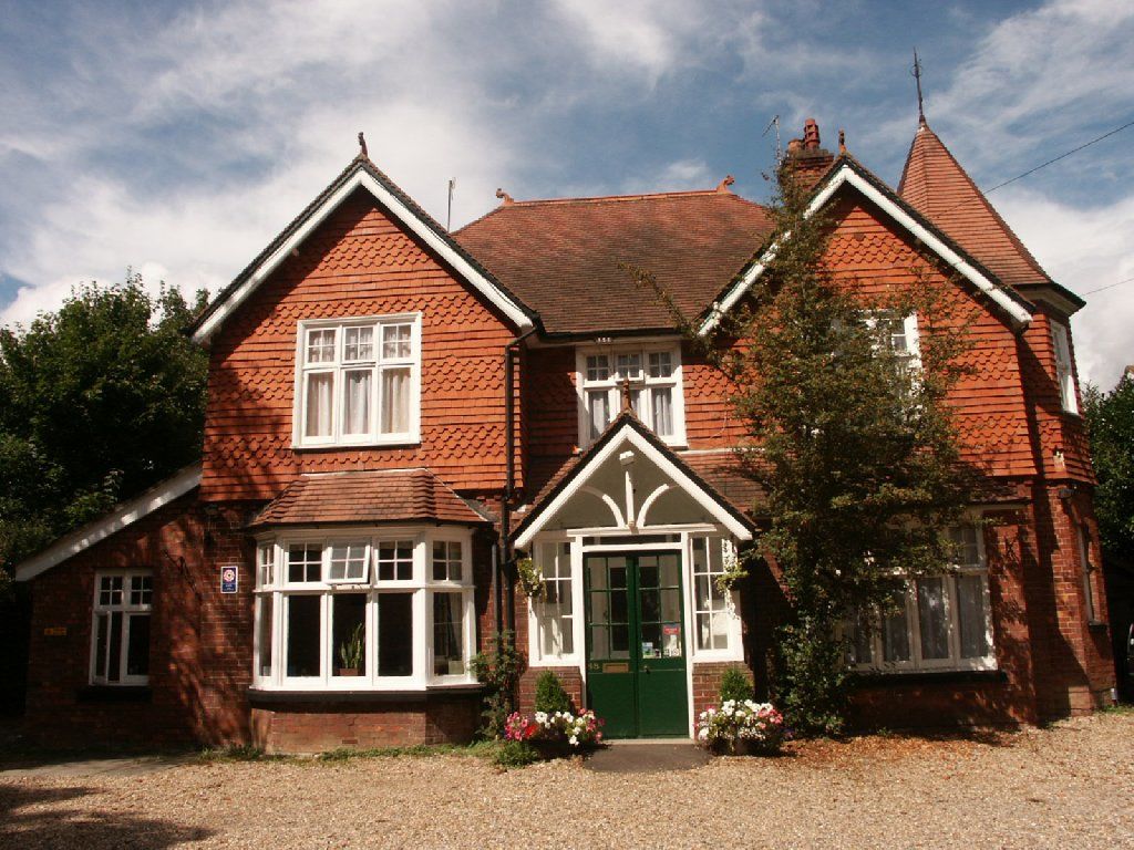 Gatwick Turret Guest House Horley Bagian luar foto